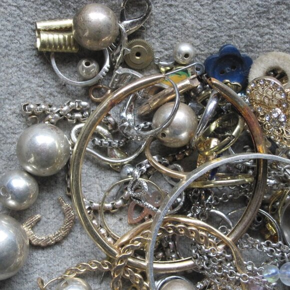 mixed Jewelry Lot, 1.2 Pounds, rings, necklaces, etc. - Picture 4 of 9
